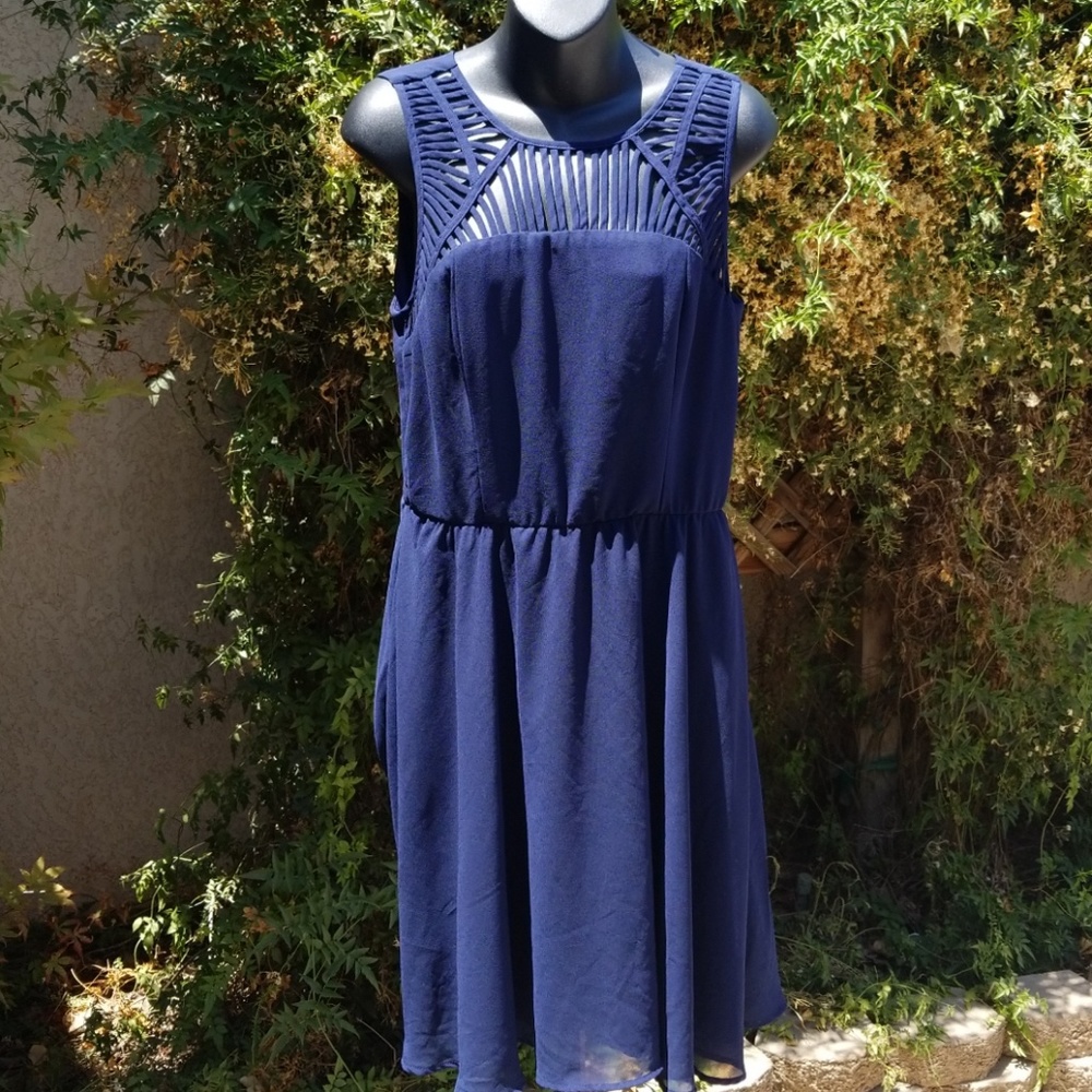 Maurice's dress - Picture 1 of 7